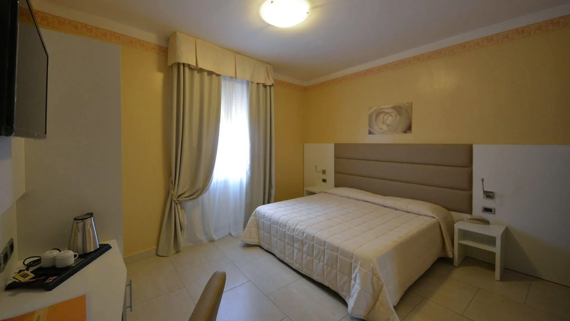 Hotel University Bologna 3*,