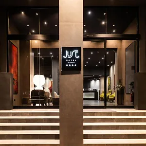 Just 4*, Milano İtalya